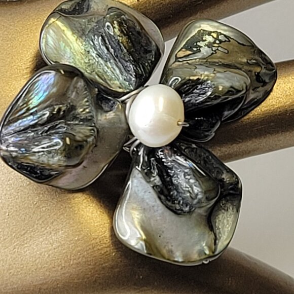 Genuine White Pearl Adjustable Ring with green hues - Picture 3 of 6